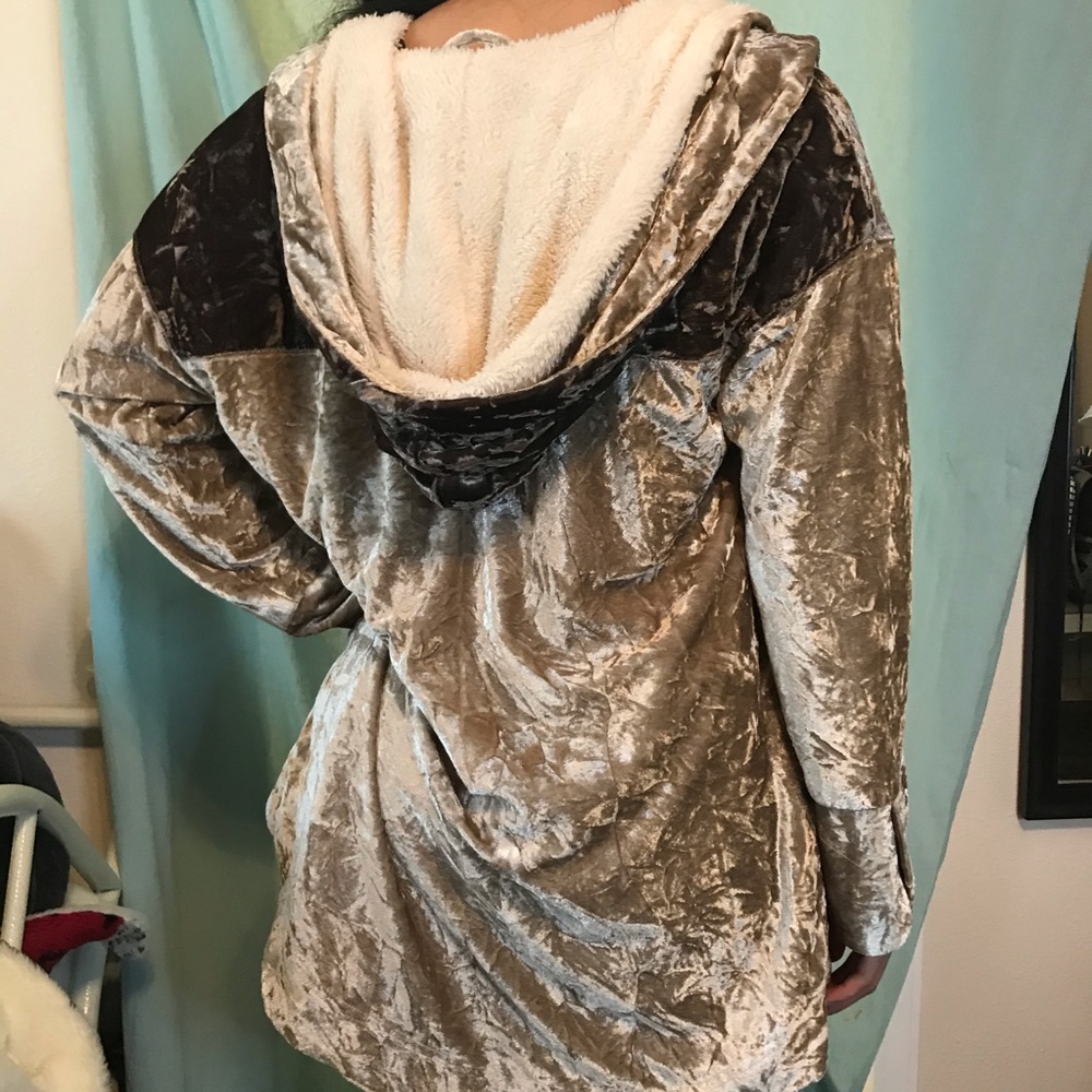Velvet Coat - Picture 4 of 4
